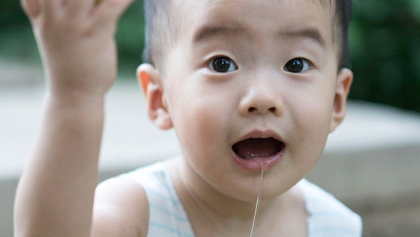 宝宝肺部有痰要怎么解决？婴幼儿贫血有哪些危险？