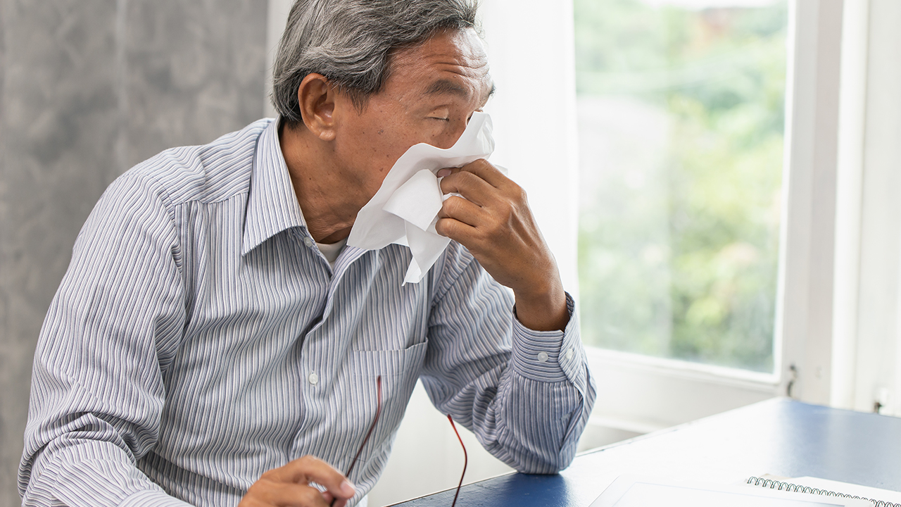 不同类型鼻炎可以用哪些药治疗呢？鼻炎患者吃什么可以缓解疾病